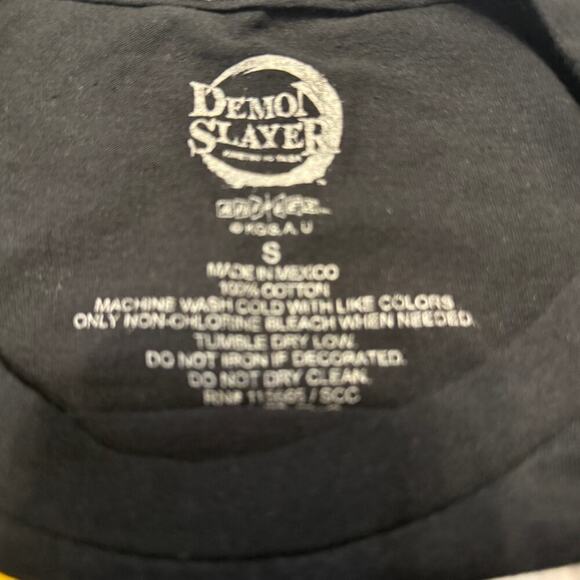 Demon Slayer T-Shirt Black Anime Tee Tanjiro Nezuko Zenitsu Inosuke Men’s Small - Picture 3 of 4